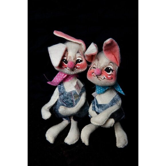 Vtg Annalee Mobiele Doll 1971 Easter Bunnies Male & Female Meridith NH 7" Tall - Picture 1 of 3